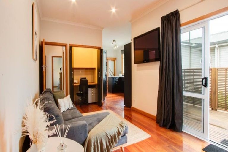 Photo of property in 215 Park Road North, Parkvale, Hastings, 4122