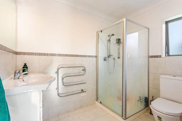 Photo of property in 21 Bradnor Meadows Drive, Swanson, Auckland, 0612