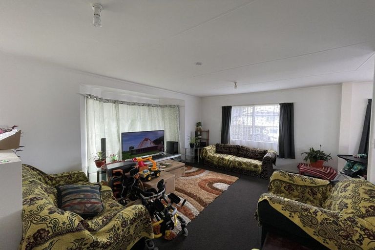 Photo of property in 19 Dungarvon Place, Clendon Park, Auckland, 2103
