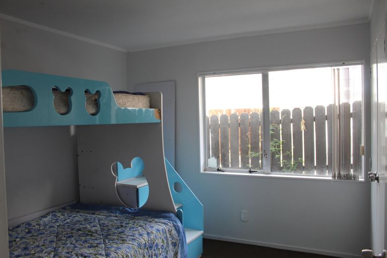 Photo of property in 2 Bill Phillip Place, Clendon Park, Auckland, 2103