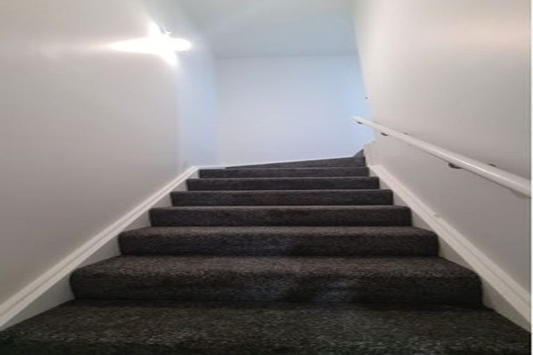 Photo of property in 37 Rakich Place, Henderson, Auckland, 0612