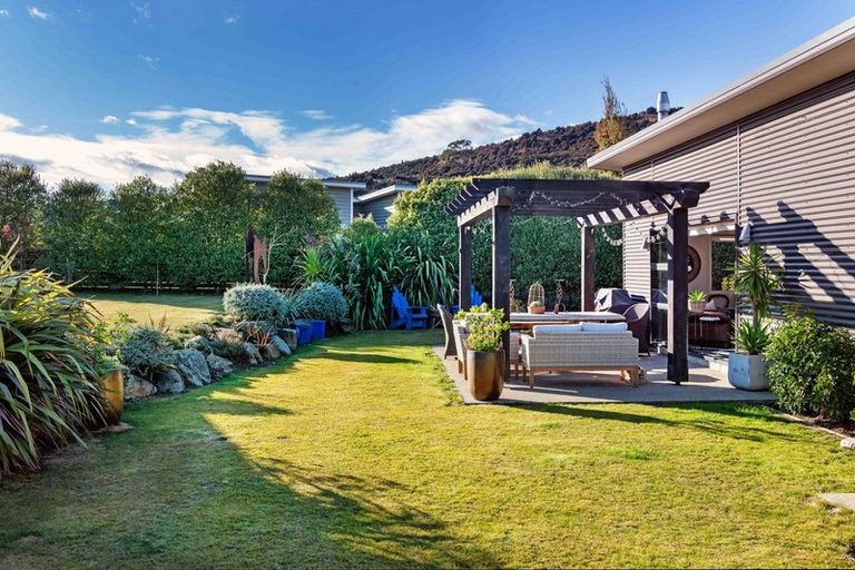 Photo of property in 122 Rob Roy Lane, Wanaka, 9305