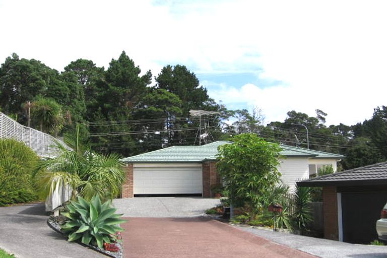 Photo of property in 37 Lorikeet Place, Unsworth Heights, Auckland, 0632