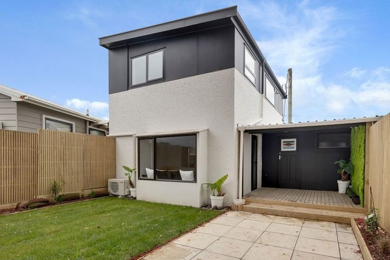 Photo of property in 35 Young Street, New Plymouth, 4310
