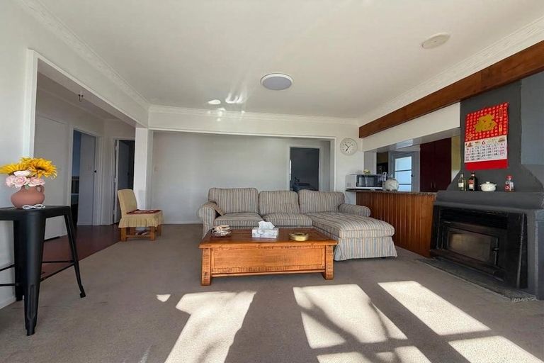 Photo of property in 8 Kiernan Place, Kelston, Auckland, 0602