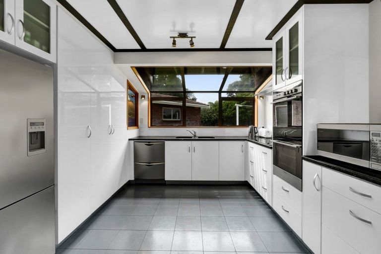 Photo of property in 24 Prudence Place, Oakura, 4314