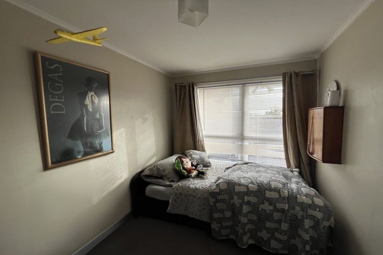 Photo of property in 1/22 Coroglen Avenue, Birkenhead, Auckland, 0626