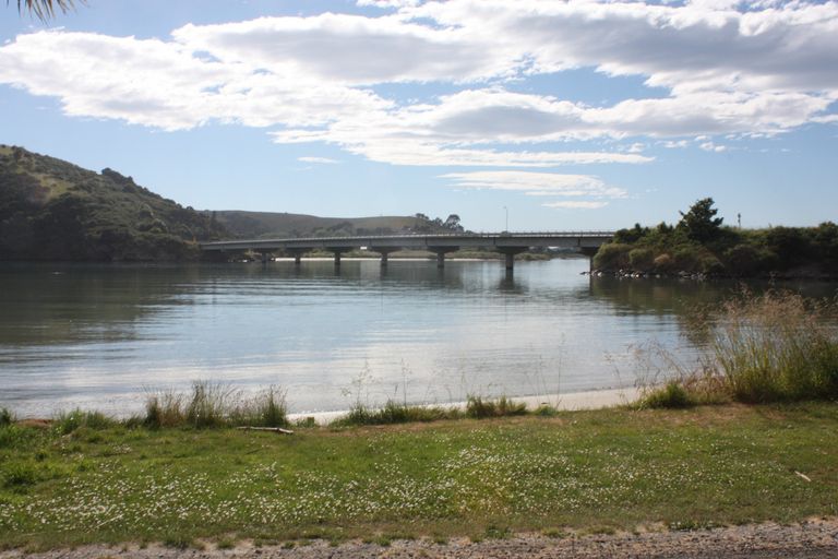 Photo of property in 25 Riverside Road, Taieri Mouth, Brighton, 9091