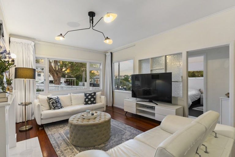 Photo of property in 1/7 Evan Street, Belmont, Auckland, 0622