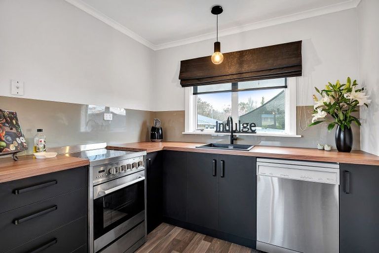 Photo of property in 98 Brecon Road, Stratford, 4332