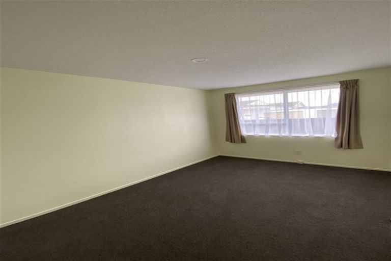 Photo of property in 8a Tamarisk Place, Parklands, Christchurch, 8083