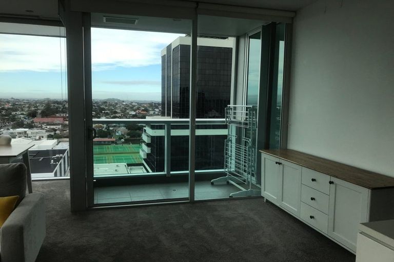 Photo of property in Sentinel Apartments, 1103/3 Northcroft Street, Takapuna, Auckland, 0622