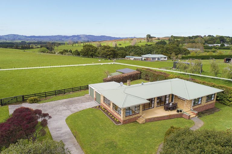 Photo of property in 1347 Waiuku Road, Waiuku, 2681