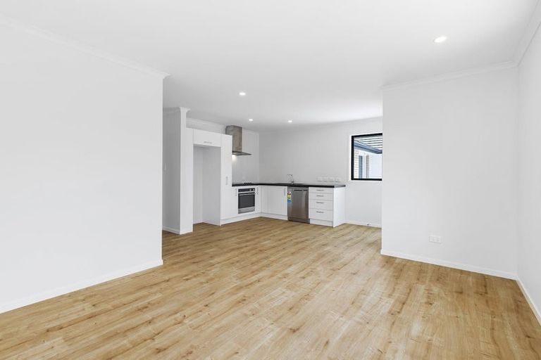 Photo of property in 1/85a Atkinson Road, Titirangi, Auckland, 0604