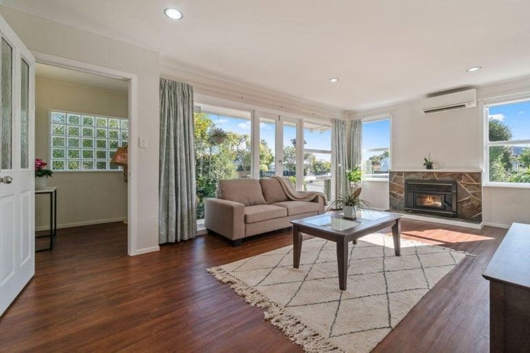 Photo of property in 55 Graham Avenue, Te Atatu Peninsula, Auckland, 0610