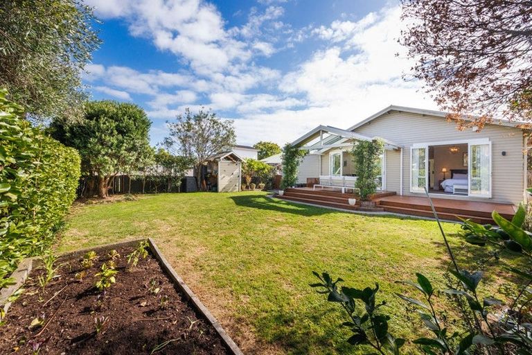 Photo of property in 3 Karaka Street, Hokowhitu, Palmerston North, 4410
