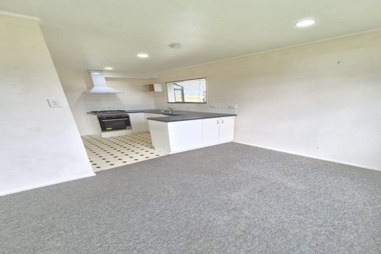 Photo of property in 6a Blacklock Avenue, Henderson, Auckland, 0612