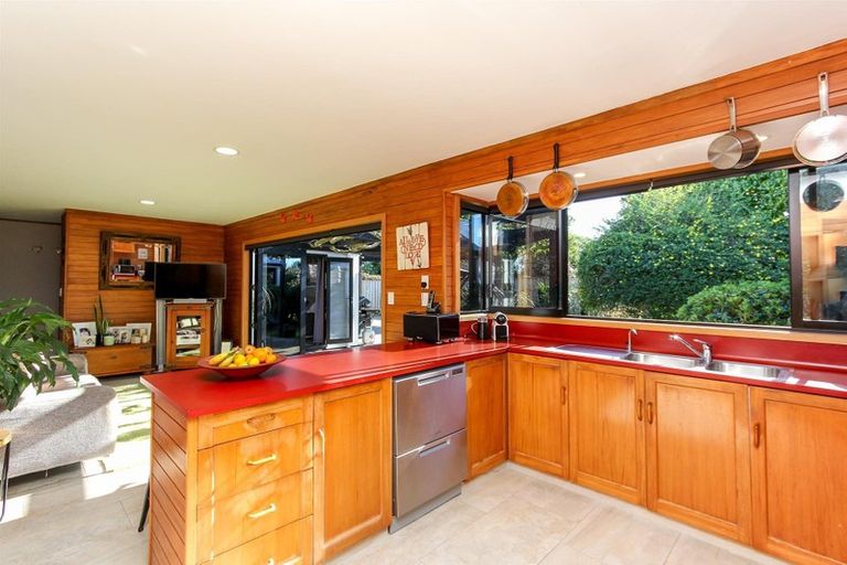 Photo of property in 51 Heta Road, Highlands Park, New Plymouth, 4312