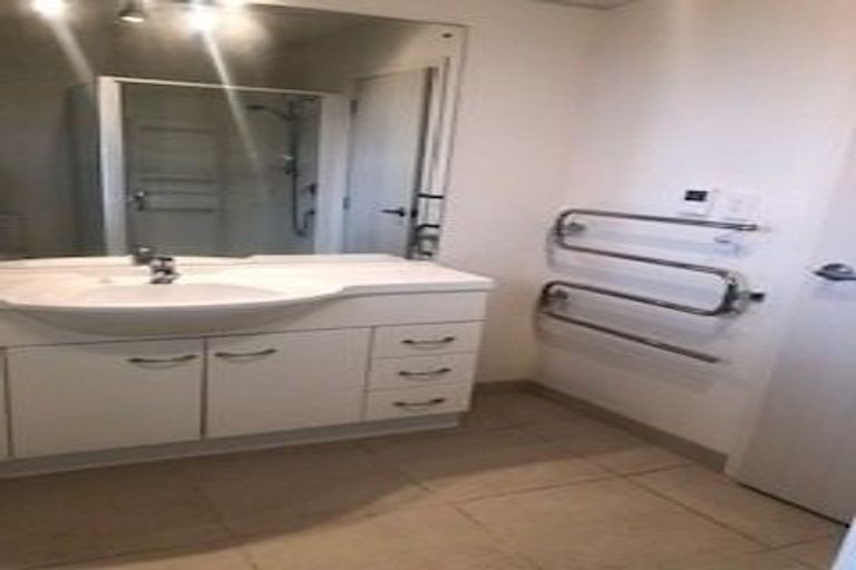 Photo of property in 3/4a Corrella Road, Belmont, Auckland, 0622