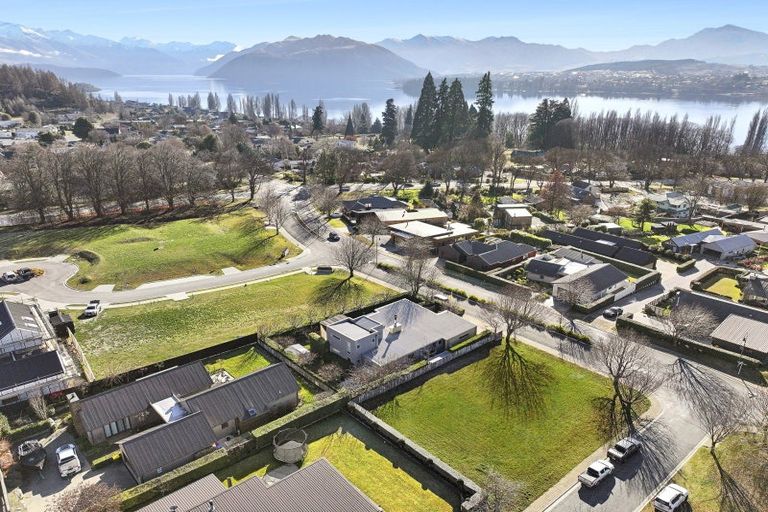 Photo of property in 14 Old Station Avenue, Wanaka, 9305