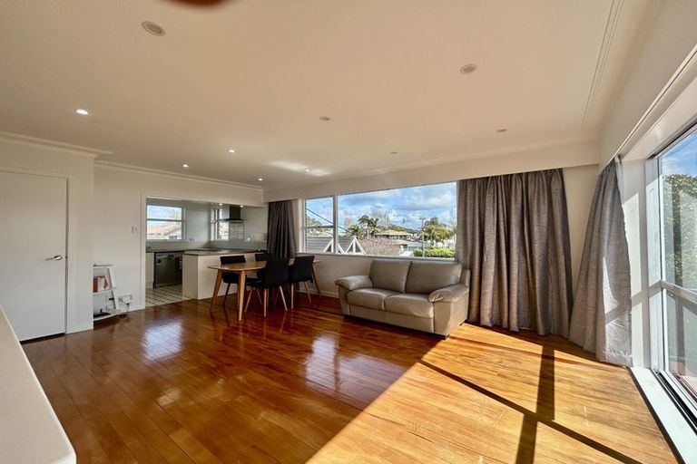 Photo of property in 1/5 Braemar Road, Castor Bay, Auckland, 0620