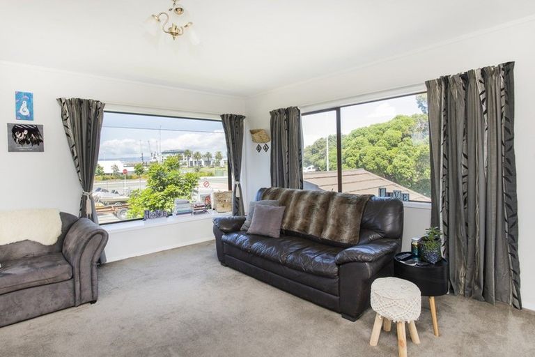 Photo of property in 65 Esplanade, Kaiti, Gisborne, 4010