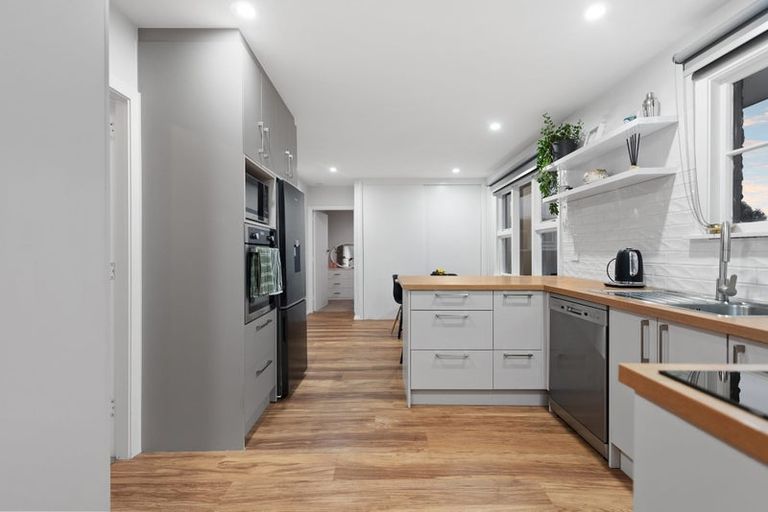 Photo of property in 12 Emlyn Place, Avondale, Christchurch, 8061