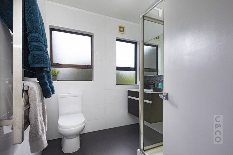 Photo of property in 206 Waitakere Road, Waitakere, Henderson, 0782