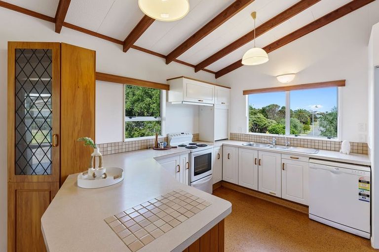 Photo of property in 7 Napier Grove, Waikanae Beach, Waikanae, 5036