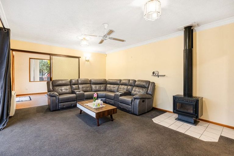 Photo of property in 31 Solomon Avenue, Redwood, Christchurch, 8051