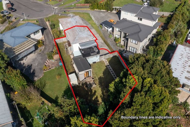 Photo of property in 2/20 Celeste Place, Totara Vale, Auckland, 0627