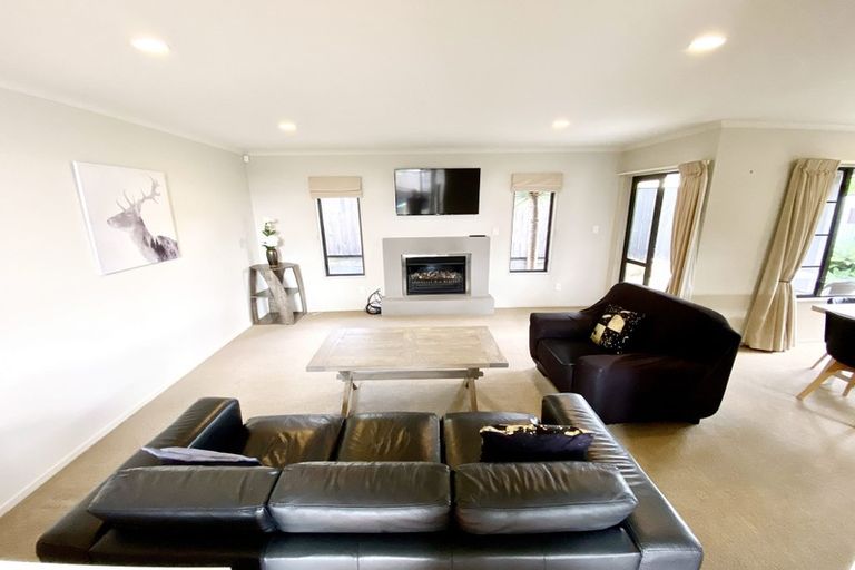 Photo of property in 12 Kalmore Place, Flat Bush, Auckland, 2016