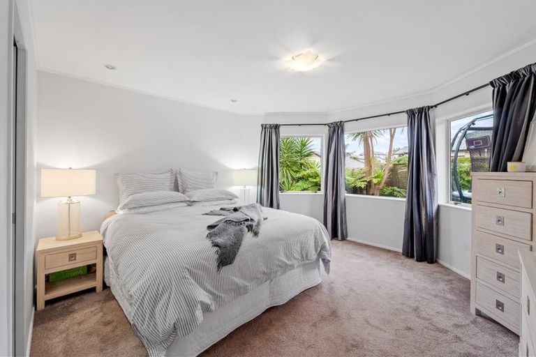 Photo of property in 27 Ponderosa Drive, Oteha, Auckland, 0632