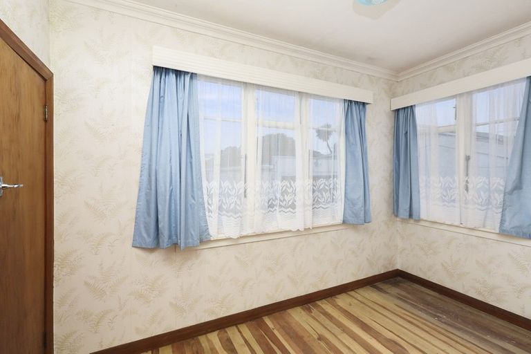 Photo of property in 28 Wallace Place, Westown, New Plymouth, 4310