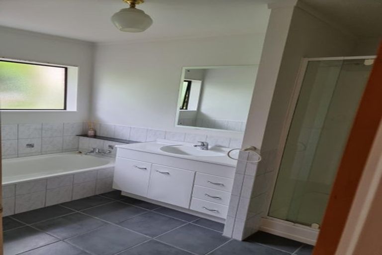 Photo of property in 57 Dalwhinnie Parade, Highland Park, Auckland, 2010