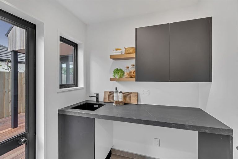 Photo of property in 2/15 Wai-iti Terrace, Burnside, Christchurch, 8053