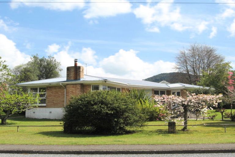 Photo of property in 104 Koutu Road, Kawaha Point, Rotorua, 3010
