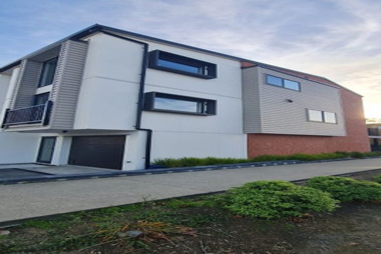 Photo of property in 5 Falcon Crescent, Hobsonville, Auckland, 0618