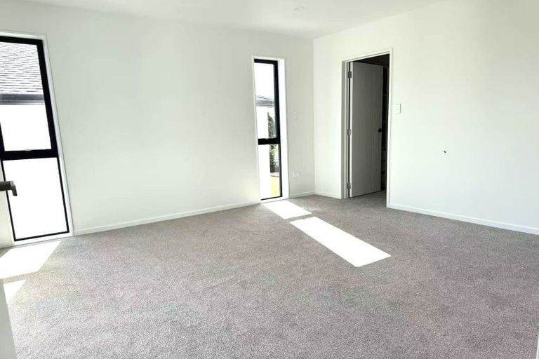 Photo of property in 16 Exmouth Road, Northcote, Auckland, 0627