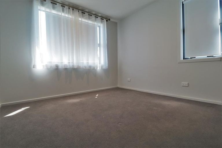 Photo of property in 1 Swamp Kauri Grove, Papakura, 2110