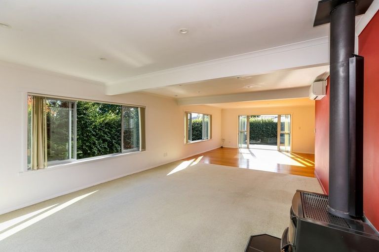 Photo of property in 82 Wairau Road, Oakura, 4314