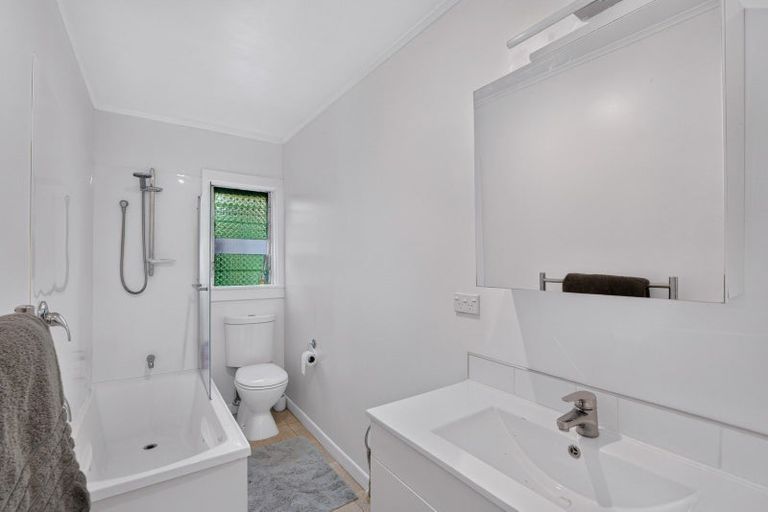 Photo of property in 28 Milton Road, Bluff Hill, Napier, 4110