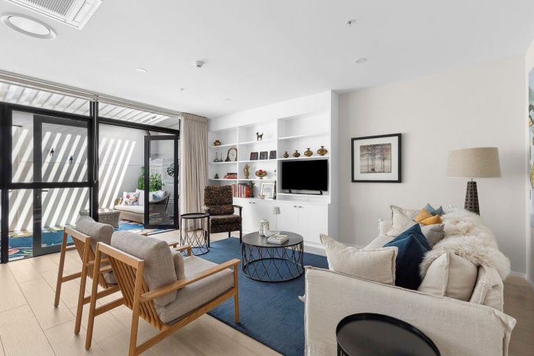 Photo of property in 204/86 Alpha Street, Cambridge, 3434