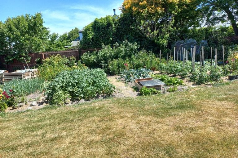 Photo of property in 18 Huntingdon Place, Avonhead, Christchurch, 8042