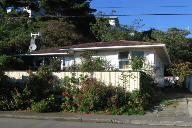 Photo of property in 48 Catherine Crescent, Paparangi, Wellington, 6037