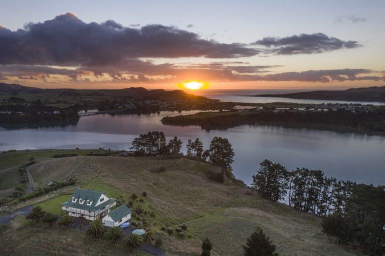 Photo of property in 246 Hills Road, Raglan, 3295