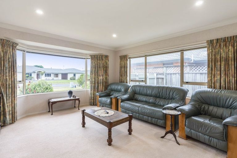 Photo of property in 25 Crown Hill, Paraparaumu, 5032