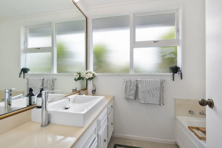 Photo of property in 21 Holland Road, Hillcrest, Auckland, 0627