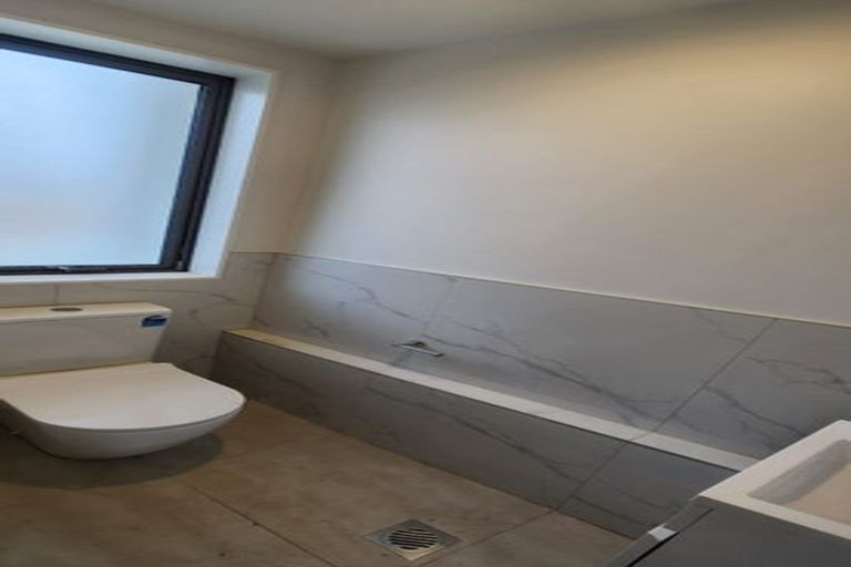 Photo of property in 39 Cascades Road, Pakuranga Heights, Auckland, 2010