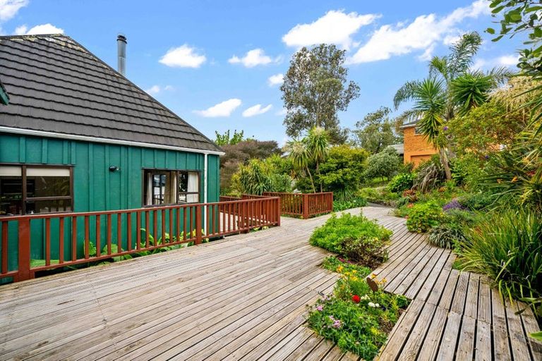 Photo of property in 48 Pokapu Street, Titirangi, Auckland, 0600